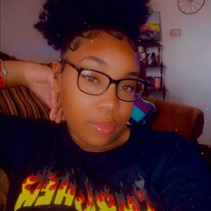 Meet your Posher, Anyea